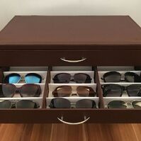 Офисный бокс настольный - витрина для оправ и очков, черный/коричневый цвет, на 75 мест JS-C181007