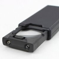 Лупа складная с универсальной подсветкой 9582-XX, размеры: 30*30 мм, ⌀21 мм. Увеличение: 5Х, 45Х 