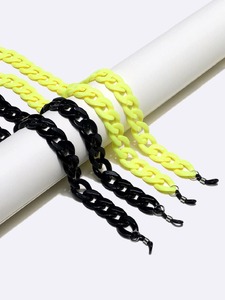 Set of two acrylic black and yellow glasses chain GM142