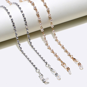 Set of two glasses chain with pearls and rhinestones GM057