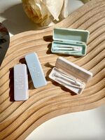 Пинцет пластиковый с палочкой в индивидуальной упаковке в цветной коробочке MT200