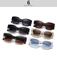 Пластиковые солнцезащитные очки в форме 