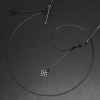 Black-colored metal non-slip chain, with pendant black square, for glasses and masks GL489