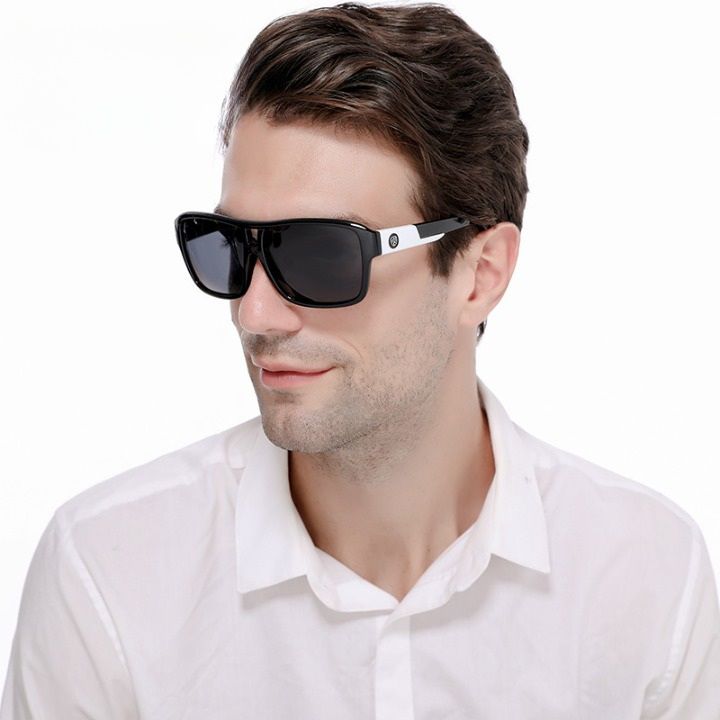 Polarized plastic sunglasses with UV400 protection D008-GT