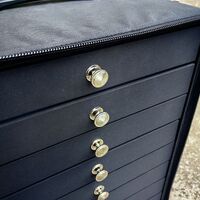 Передвижной бокс (ящик, чемодан, кейс, кофр, органайзер, витрина) на колёсах для оправ и очков на 80 мест JS-C230512