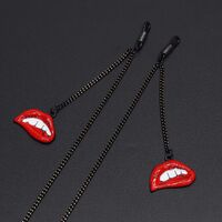 Black-colored metal non-slip chain, with pendant red lips, for glasses and masks GL626