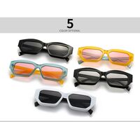 Пластиковые солнцезащитные очки в форме 