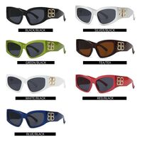 Пластиковые солнцезащитные очки в форме 