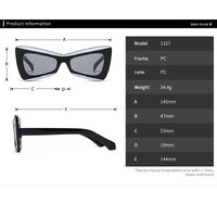 Пластиковые женские солнцезащитные очки в форме 