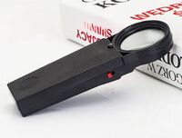 Черное увеличительное стекло 50 мм с подсветкой 1056