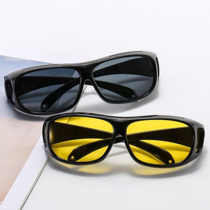 Antireflective sunglasses with yellow lenses