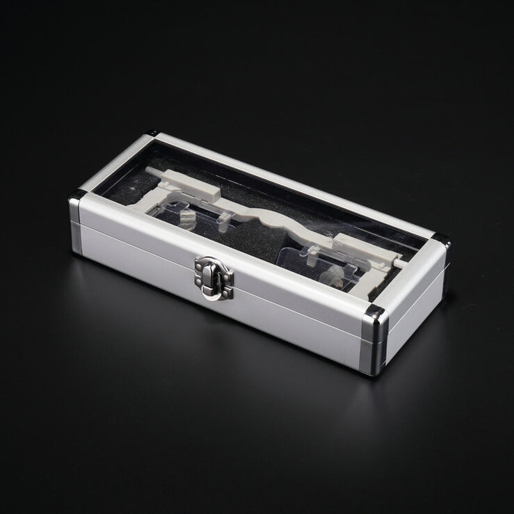 Device for measuring interpupillary distance and pupil height